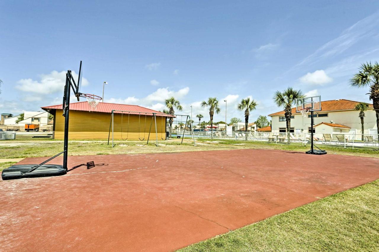 Panama With Patio And Pool Access!